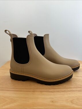 Igor Taupe Chelsea-Style Ankle Rain Boots with Black Elastic US 6 EU 37
